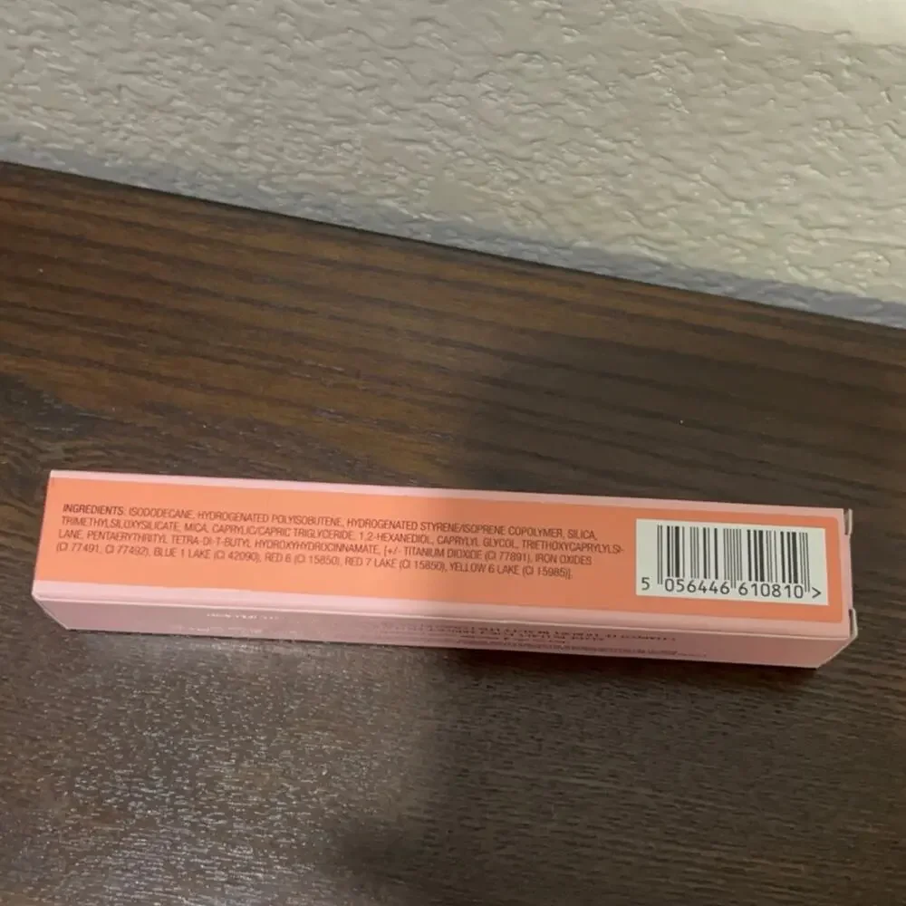 Charlotte Tilbury matte blush wand Peach Pop